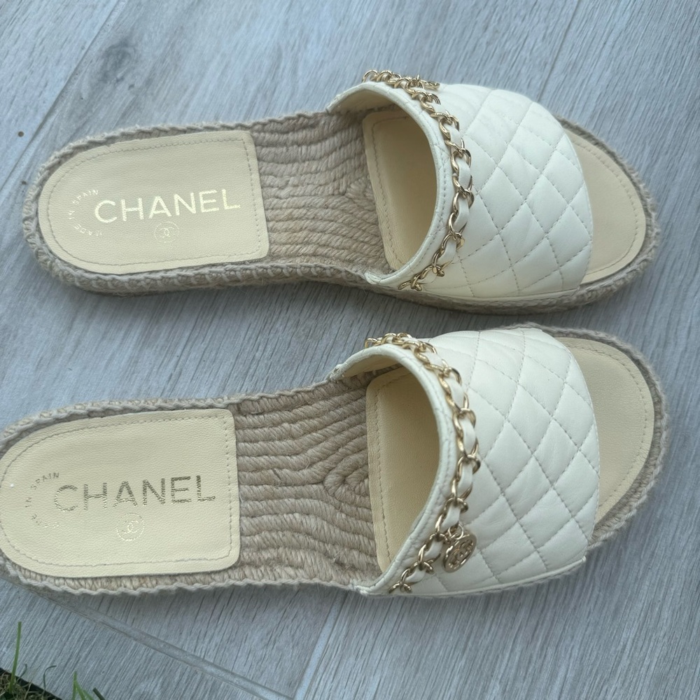 Chanel Interlocking CC Logo Espadrilles Slides - Picture 2 of 8